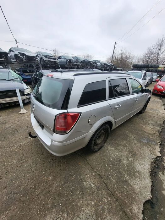 Dezmembram/Piese Opel Astra H breack 2005