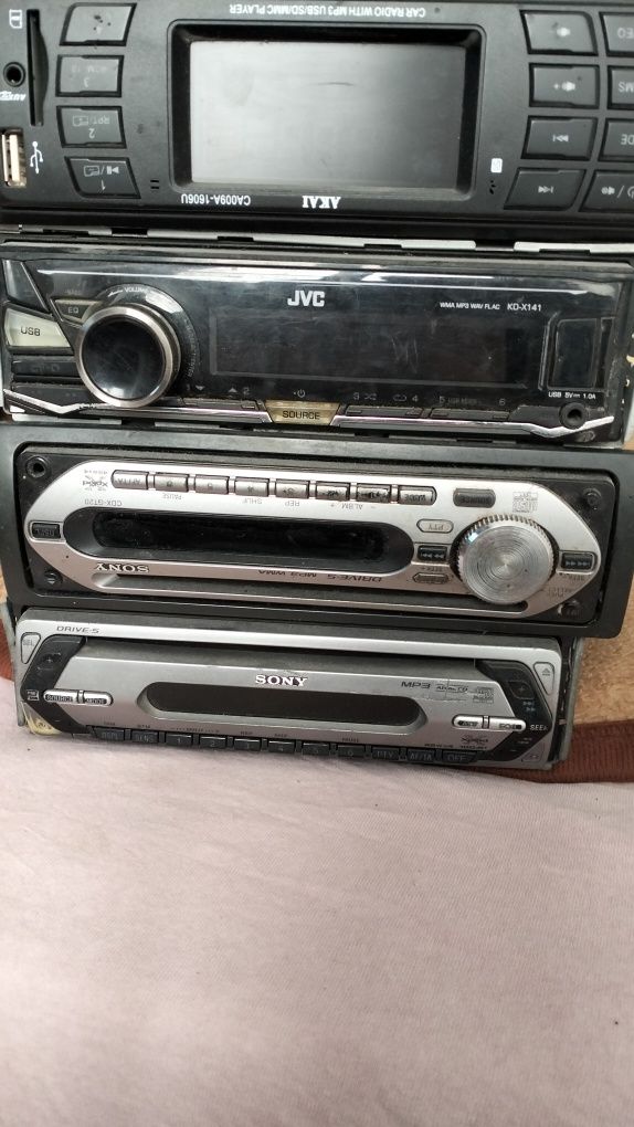 Vând casetofoane auto Sony LG Jvc.