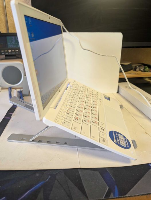 Универсална стойка за лаптоп