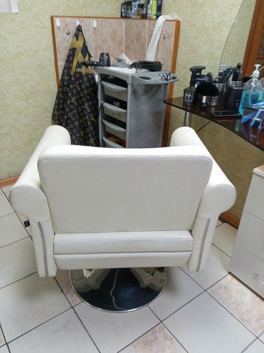 Парикмахерское кресло