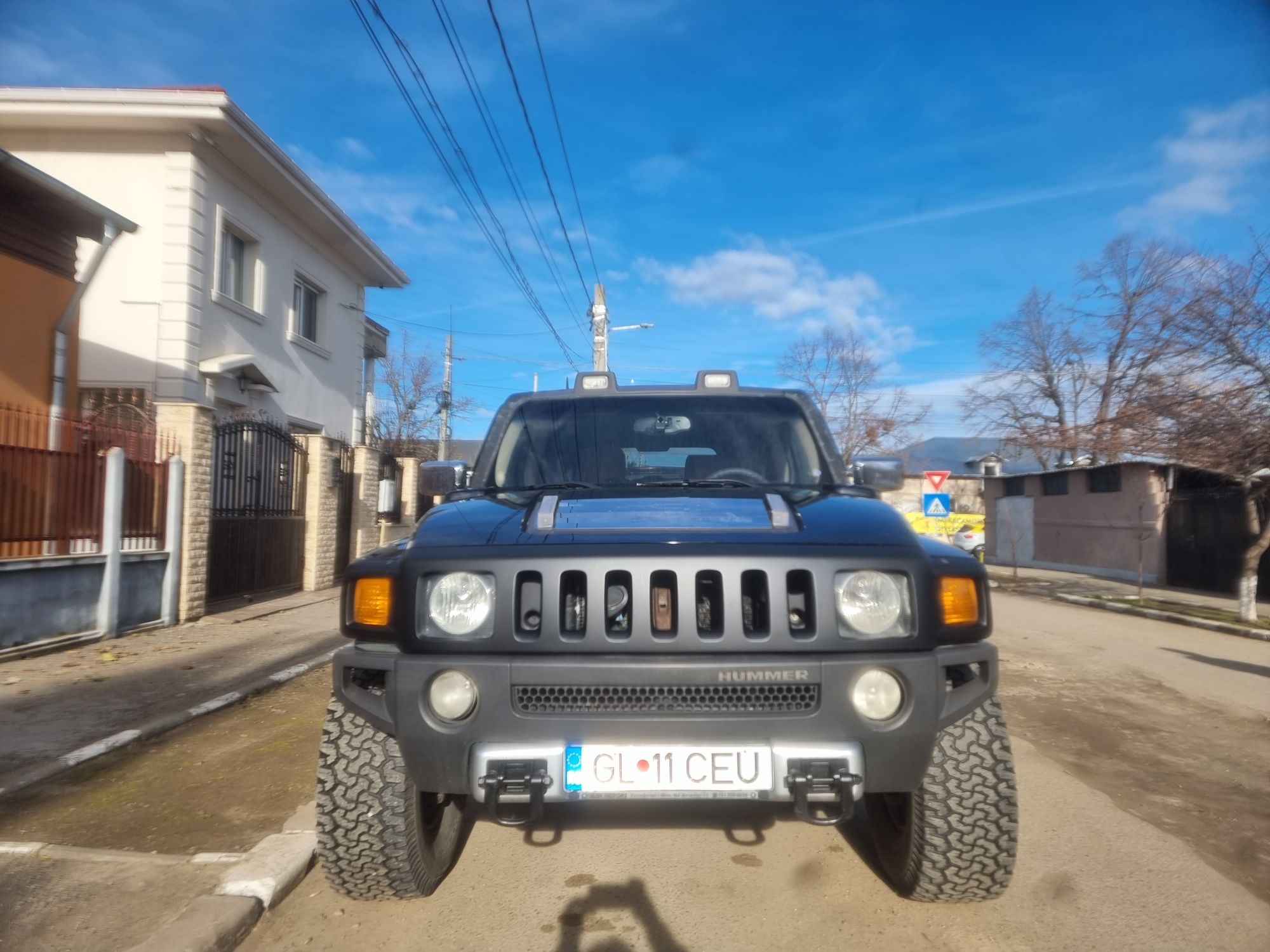 Vând hummer h3 în stare buna.