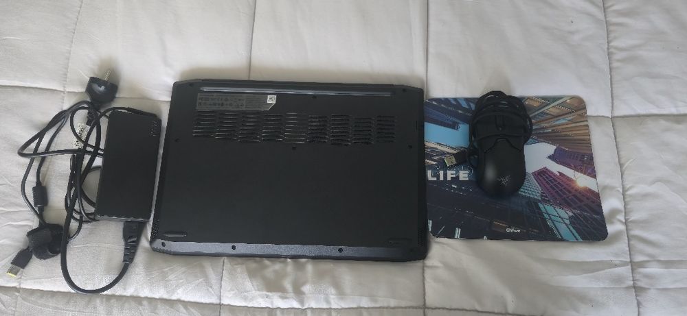 Laptop Gaming Lenovo IdeaPad 3 15ARH05 cu procesor AMD Ryzen 5 4600H p