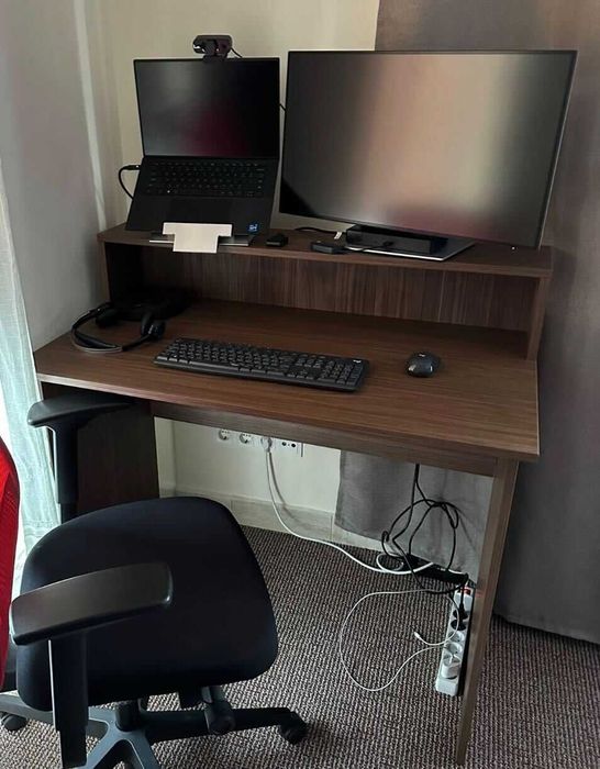 Vând birou (făcut la comandă)