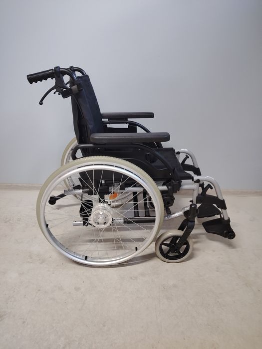 Carucior cu rotile/Fotoliu rulant  pentru persoane cu handicap.043