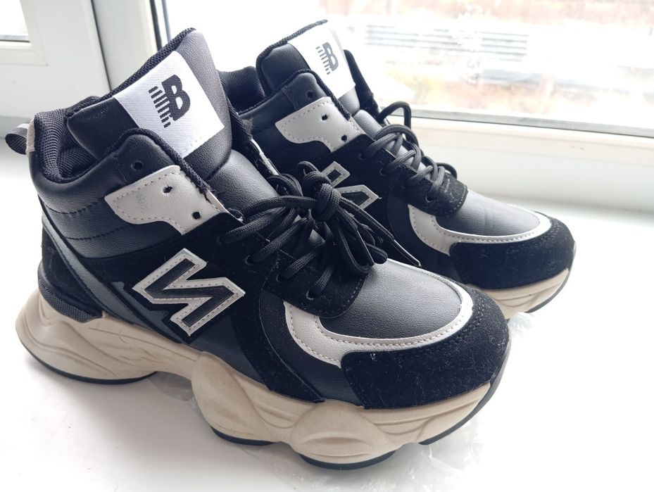 Кроссовки зимние теплые новые 41(малом.)