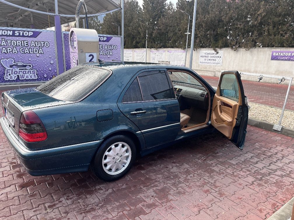 Mercedes   c 240