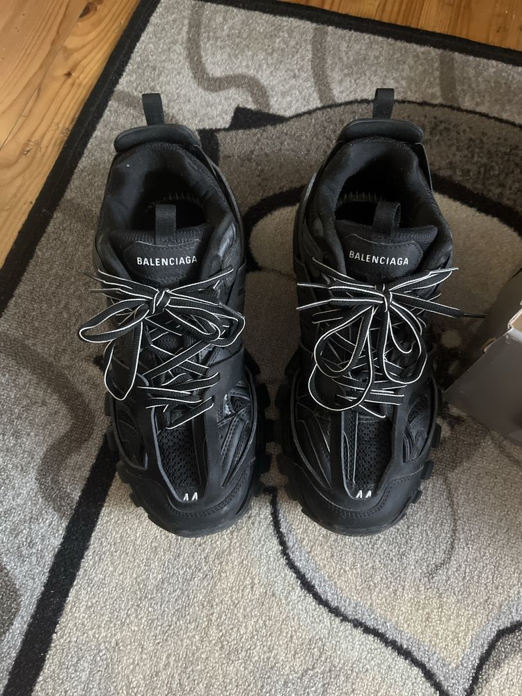 Balenciaga track