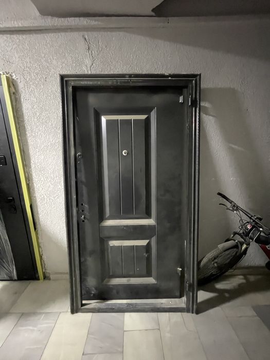 Продается входная дверь