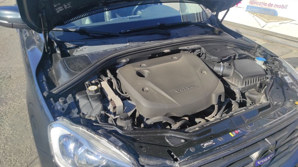 Vând Volvo XC60 2015