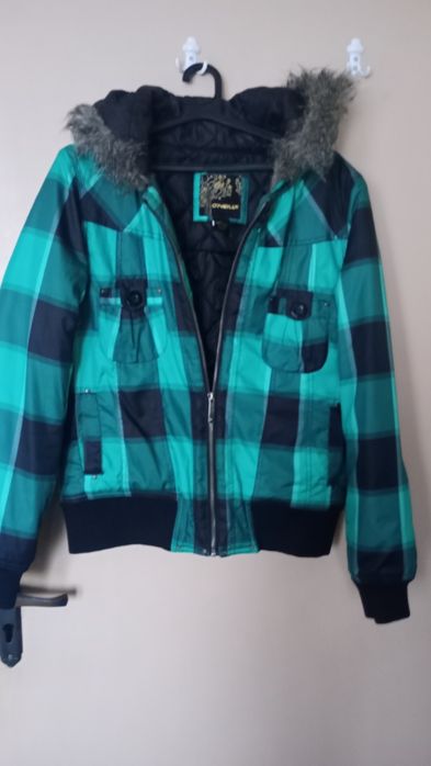 Дамско спортно яке с качулка