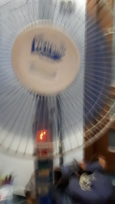 Vînd ventilator mare VICTRONIC..4 paleti, lescopic functia de rotire.3