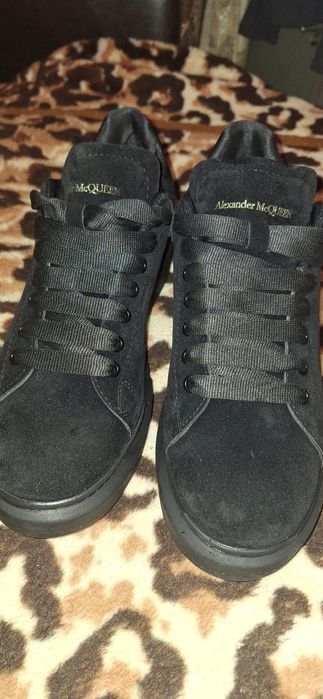 Vând Alexander Mcqueen