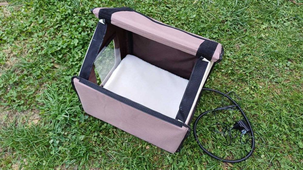 TIAKI Bola отопляема котешка къщичка