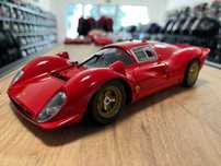 Рчдък модел Метална колекционерска количка FERARRI 330 P4 LE MANS 1:18