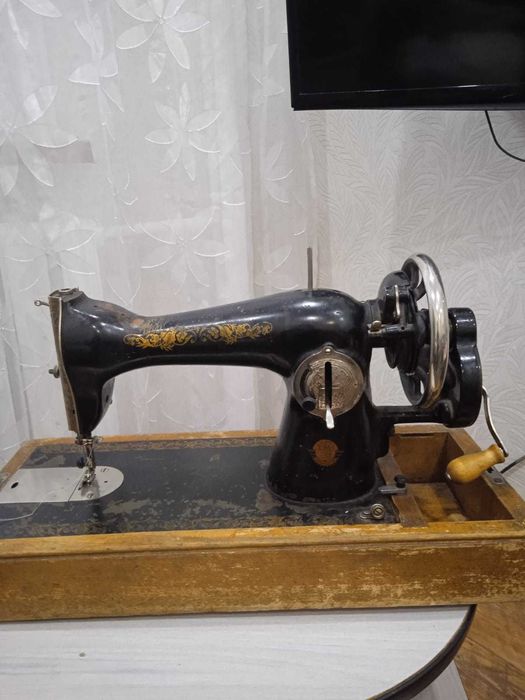 Продам швейную машинку ( 2 шт).