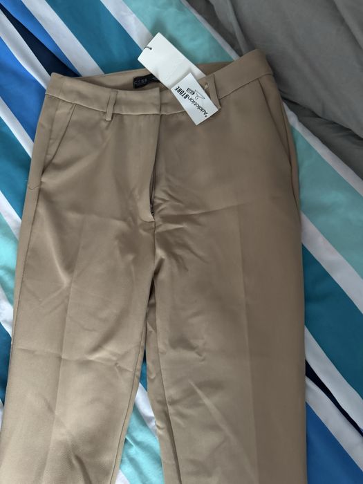 Бежов панталон прав