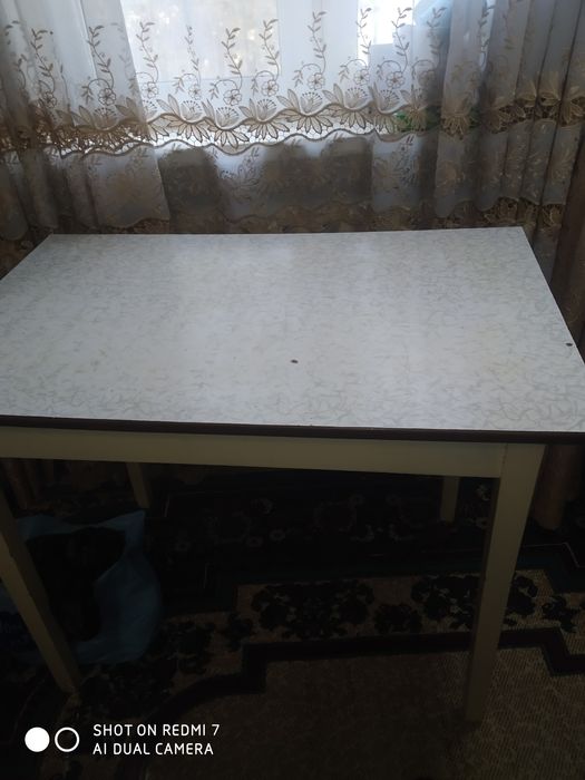 Продам кухонный стол