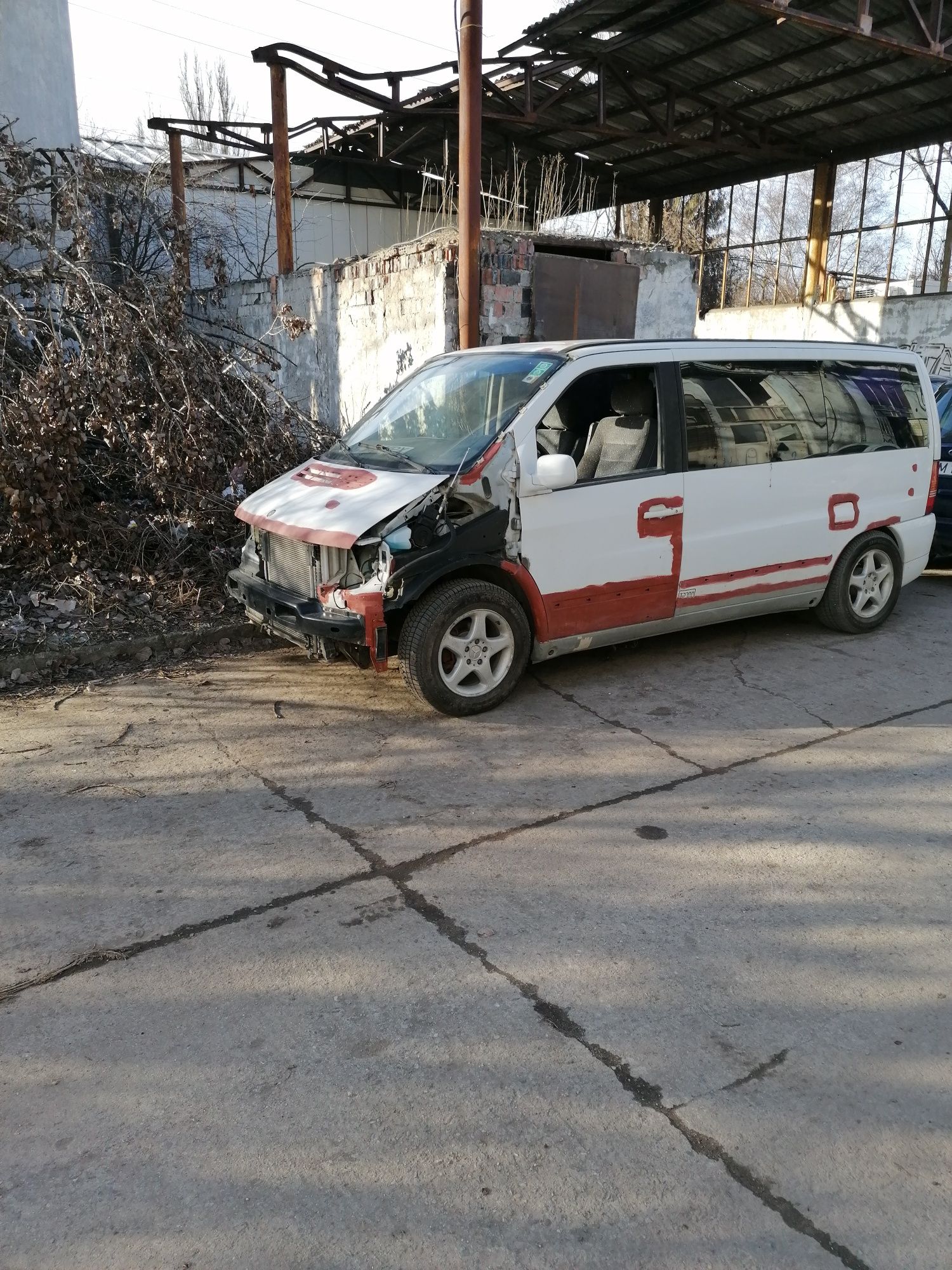 Dezmembrez Mercedes vito