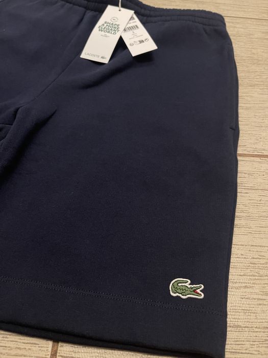 Vand pantaloni scurti Lacoste, Navy, mas s-m noi nepurtati