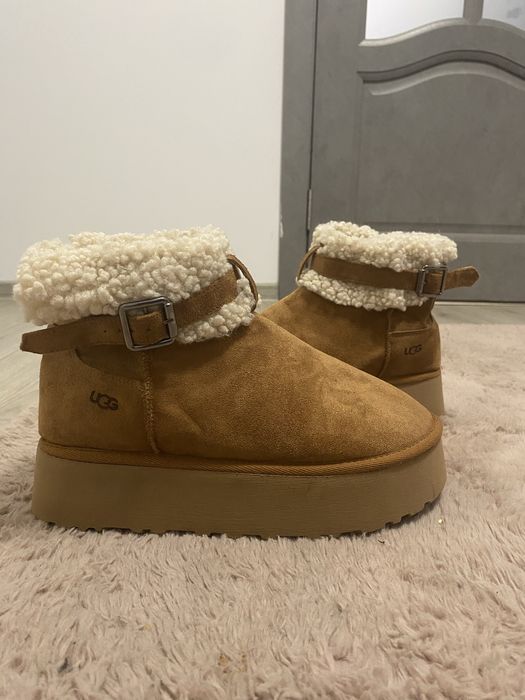 Vand UGG!! Is super!! Nu iam purtat, iam cumparat  de cateva zile