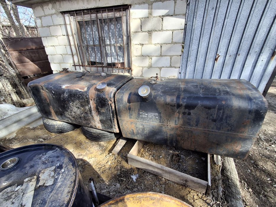 Продам два топливные баки 500литр.