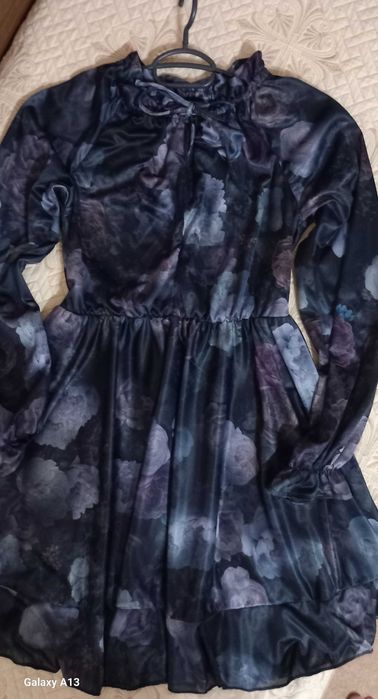 Ефирна рокля с дълъг ръкав