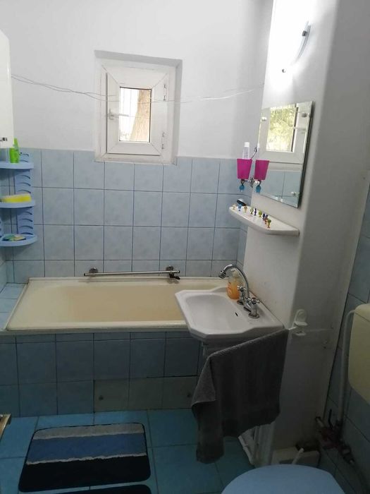 Apartament cu 3 camere, transformat din 2 camere, Poarta 6