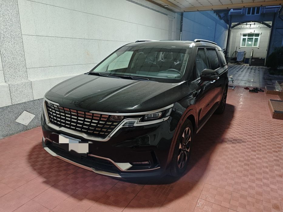 Kia carnival yili 2023 tex Pasport 2025da olingan lux light yangi