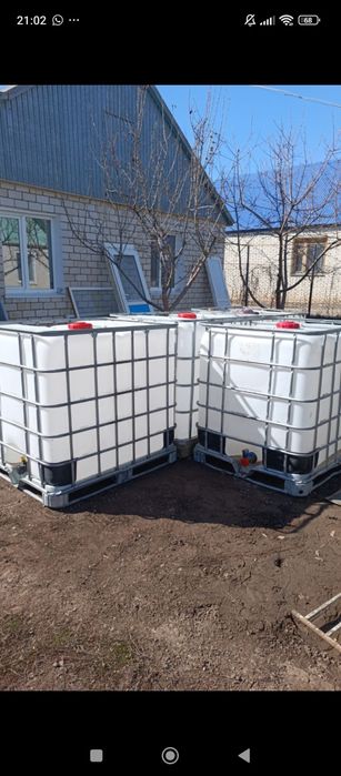 Продам еврокуб в стальной решетке на поддоне для жидкости под воду,