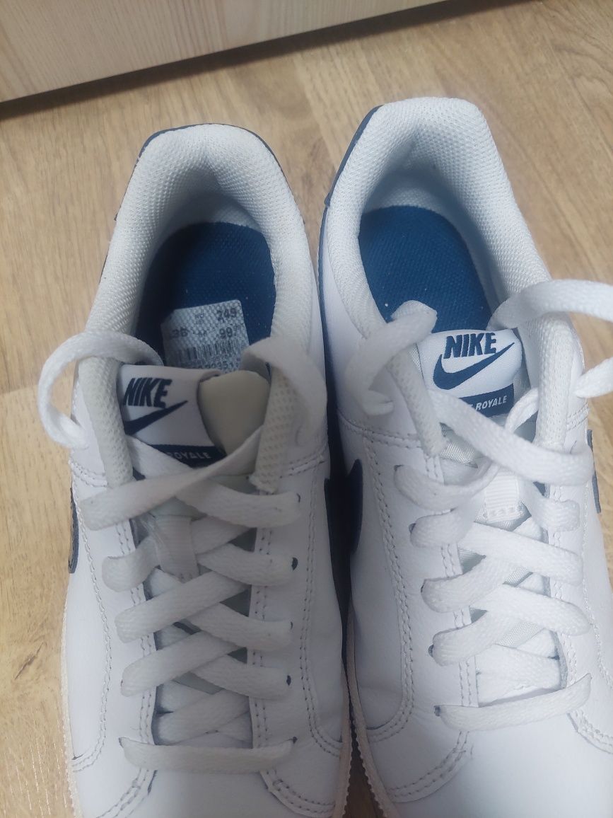 Дамски маратонкиNIKE
