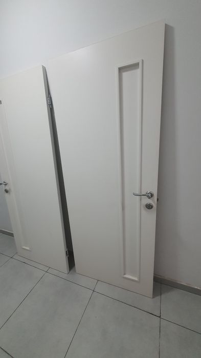 Продаются раковины и двери