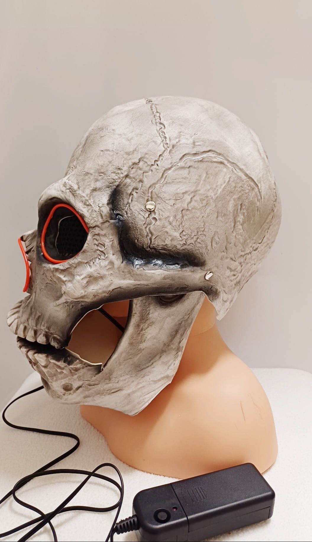 Mască craniu latex cu maxilar mobil și led