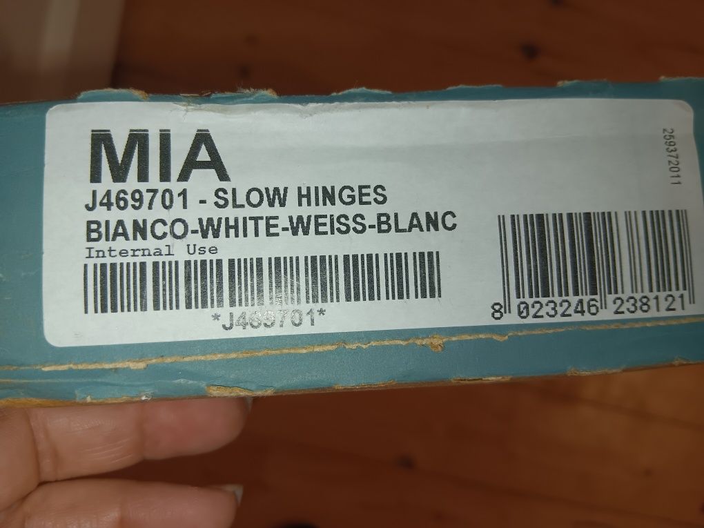 Продавам седалка за тоалетна чиния на Идеал стандарт
