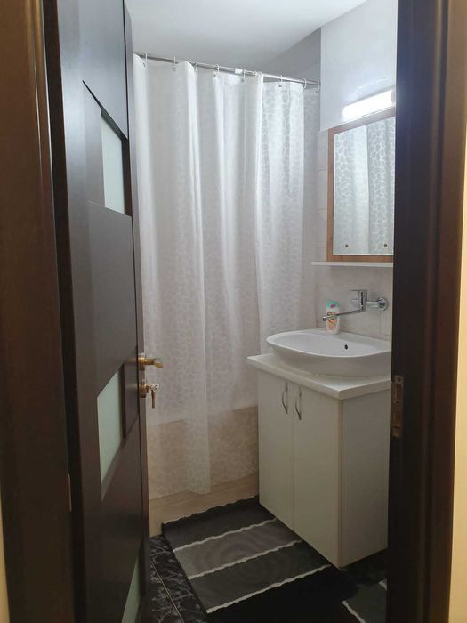 Închiriez apartament