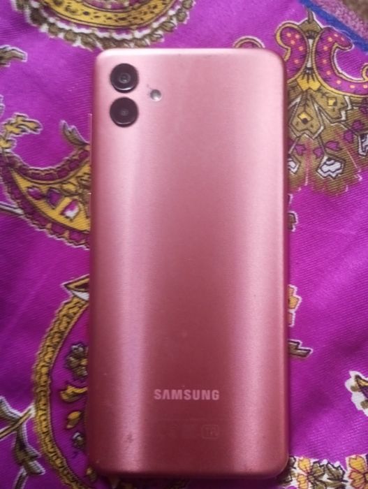 Продаю Самсунг а04