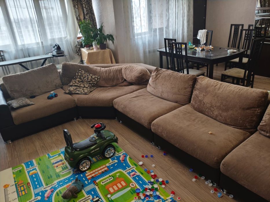 Диван б/у в гостинную