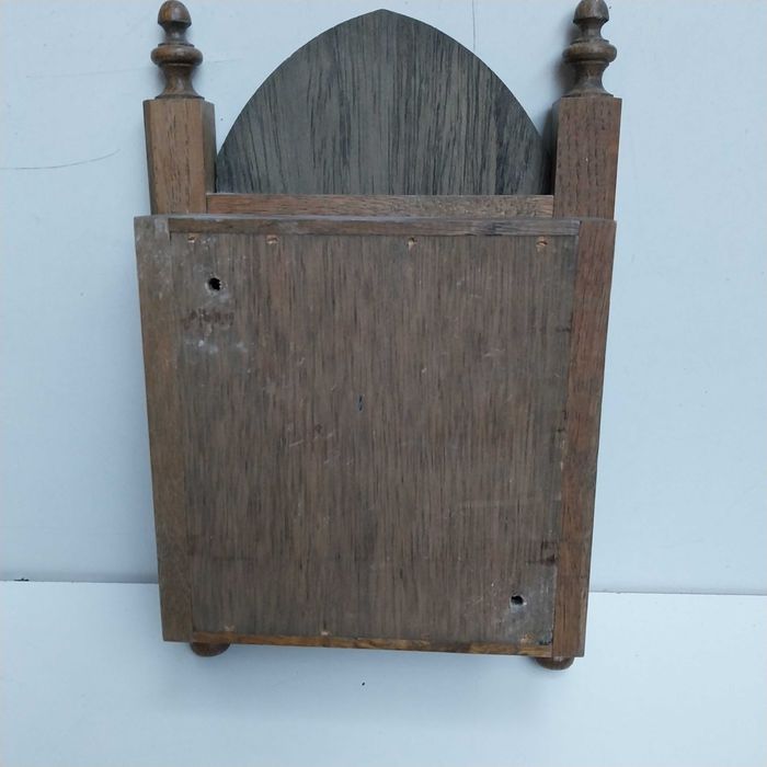 НАЙ ДОБРАТА ОФЕРТА Стара немска дървена кутия за ключове ,за стена.