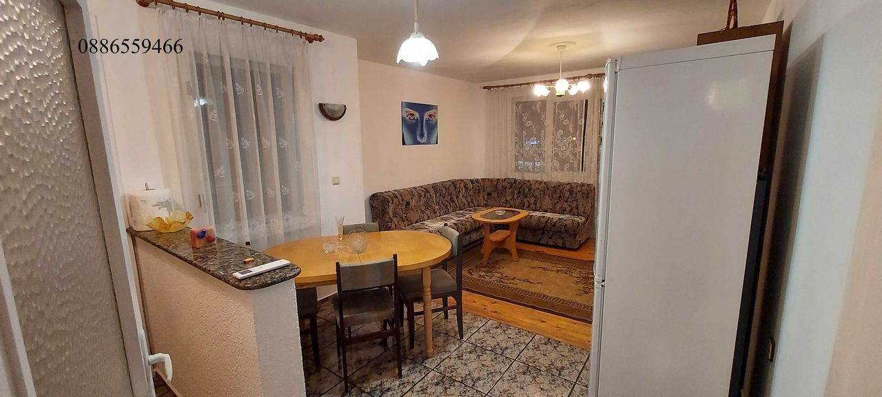 Продава се Тристаен апартамент в Варна, Червен площад - 126 кв.м за 1921 €/кв.м - Снимка #1