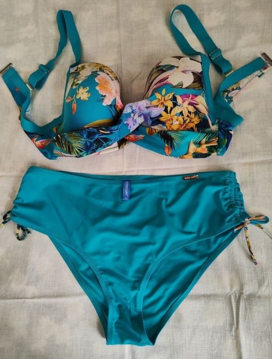 Новый купальник 50 размер и парео