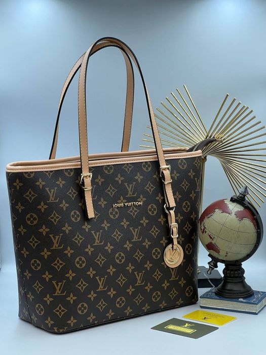 Geanta Louis Vuitton Noua !!! Dimensiuni 38/30 !!!