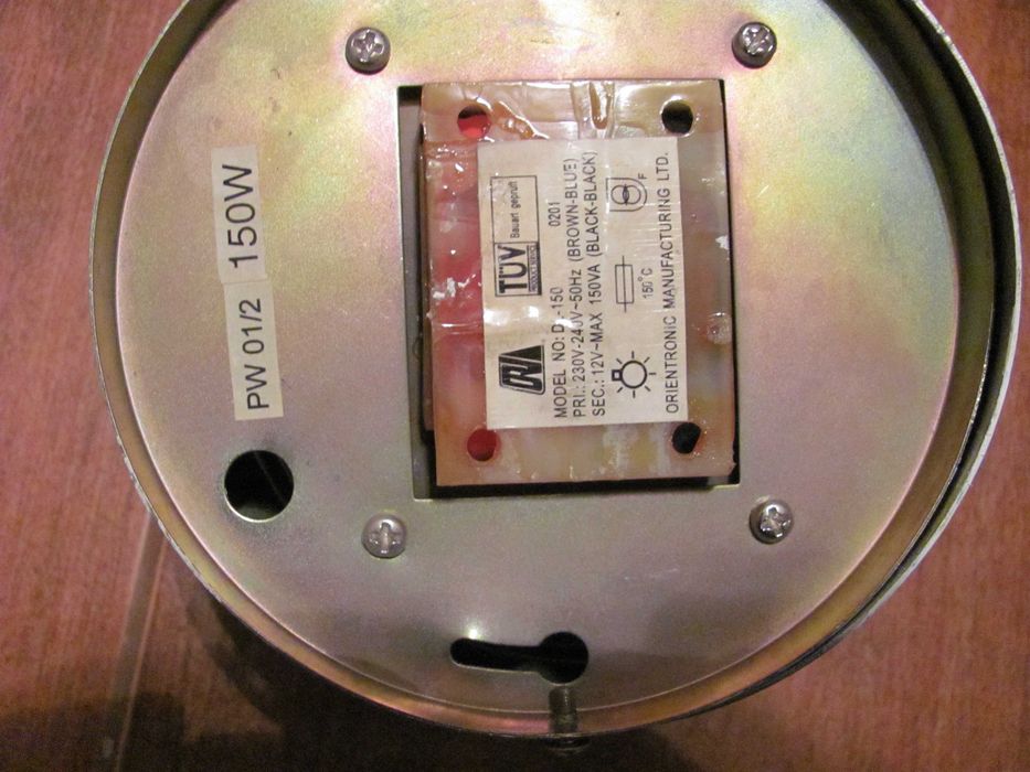 Corp iluminat deosebit 4 spoturi & transformator 12V / 1 fasung defect