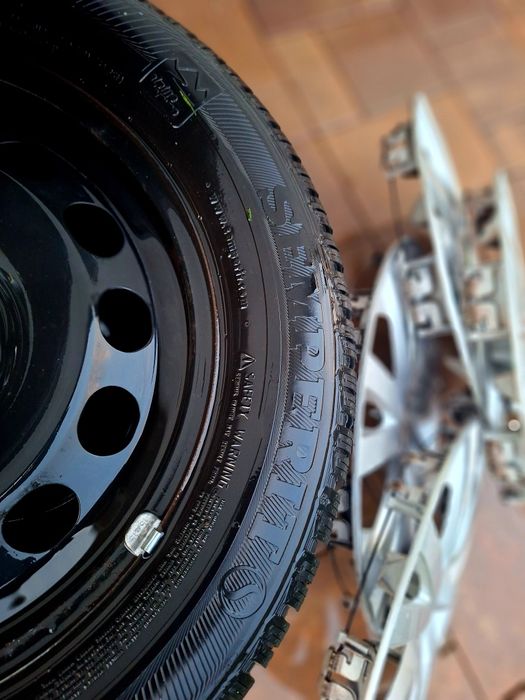 Jante otel cu cauciucuri de iarna si capace 5×112/205/60/16