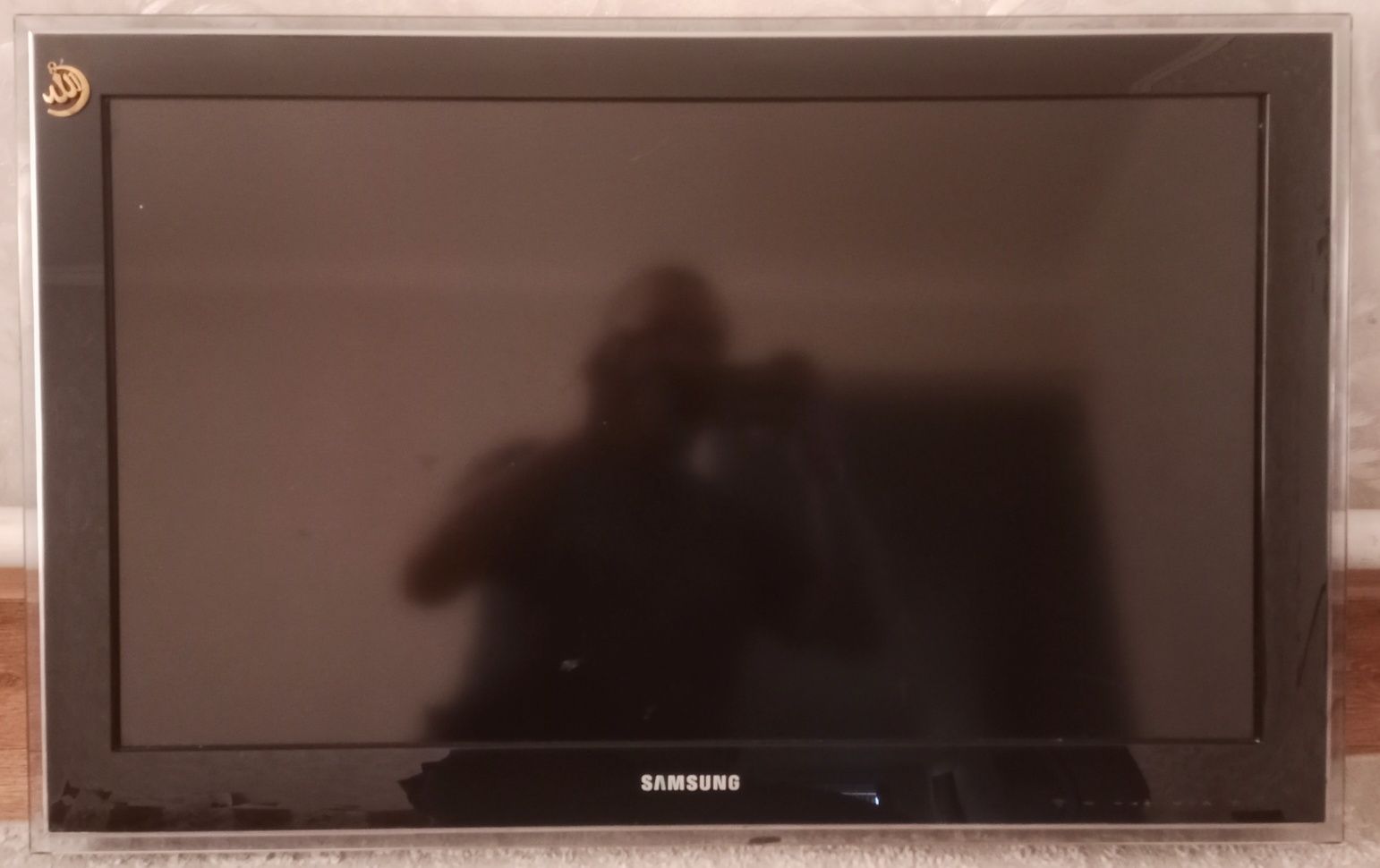 Телевизор Самсунг. Диагональ 80 см.