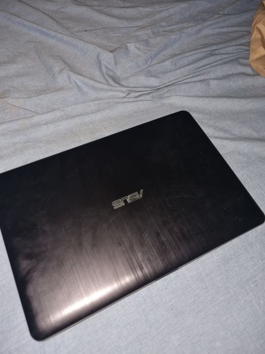 Vand  laptop Asus generatia i1.5