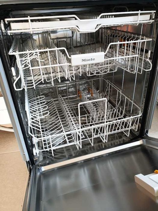 Инокс - Miele Съдомиялна - 14 Комплекта - Частично Вграждане - 60см