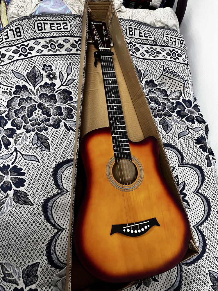 Новый гитара Yamaha