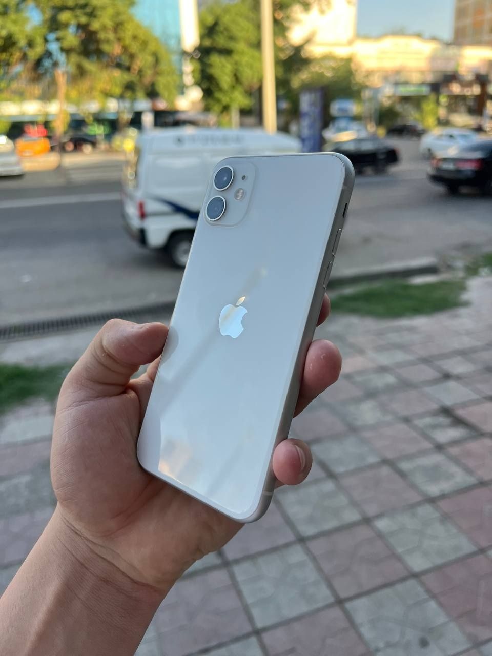 iPhone 11 347,000 sum 12 oyga