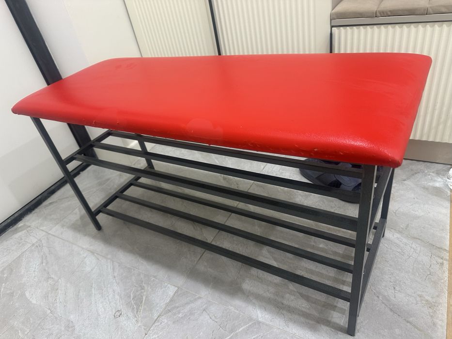 Подставка для обуви с креслом и стулья