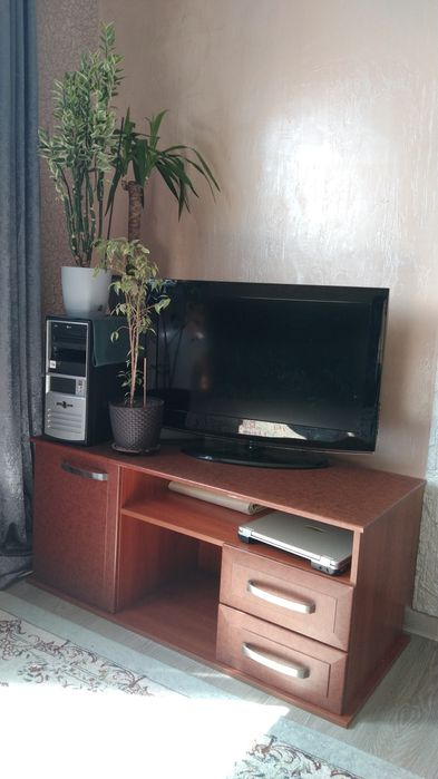 Продам тумбу под телевизор