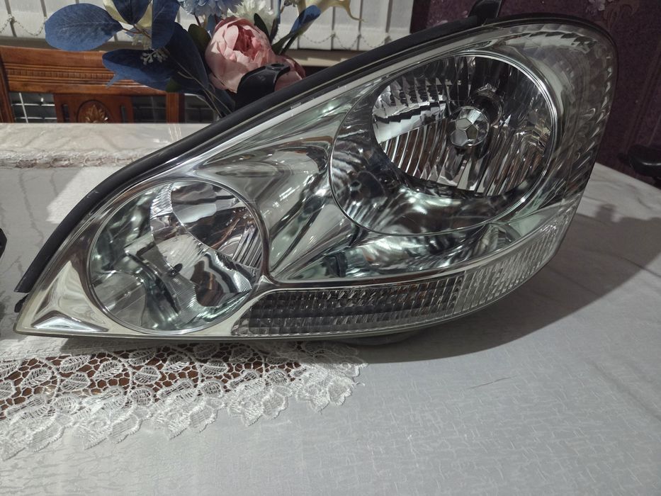 Фары на Тойота Ипсум acm21